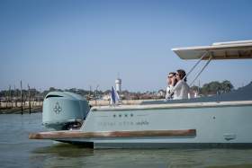 <span>Cap Ferret Boat Rental · Hotel Côté Sable</span>